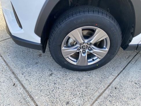 Used 2022 Toyota RAV4 XLE image 15