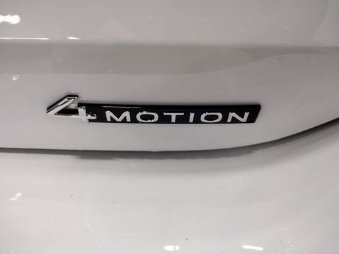 New 2025 Volkswagen Tiguan SE image 13