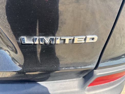 Used 2019 Jeep Cherokee Limited image 12