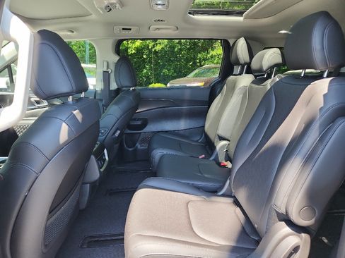 New 2026 Kia Carnival SX w/ SX Dark Edition Package FWD image 36