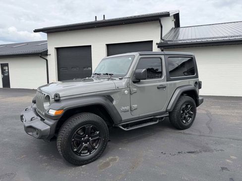 Used 2019 Jeep Wrangler Sport AWD/4WD image 2