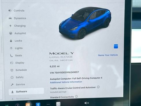 Used 2024 Tesla Model Y Long Range AWD/4WD image 5