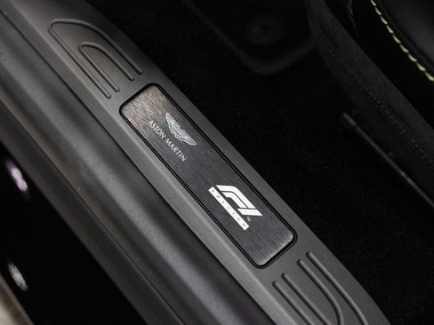 Used 2023 Aston Martin V8 Vantage Roadster RWD image 25