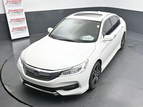 Used 2016 Honda Accord Touring image 12