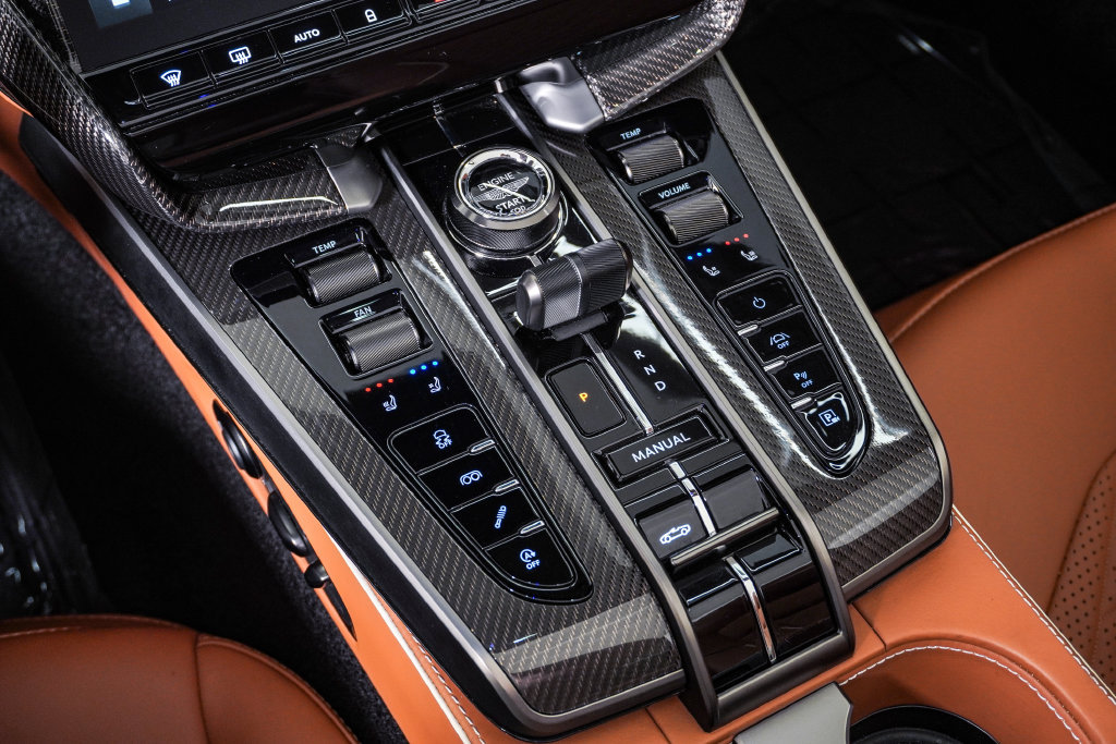 Used 2026 Aston Martin Vanquish Convertible RWD image 33
