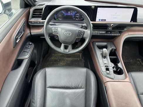 Used 2023 Toyota Crown w/ Advanced Technology Package image 18