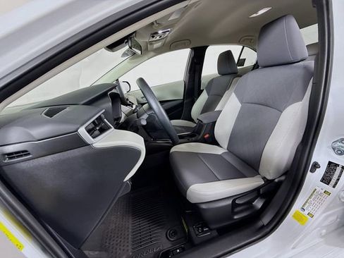 Certified 2025 Toyota Corolla LE image 5