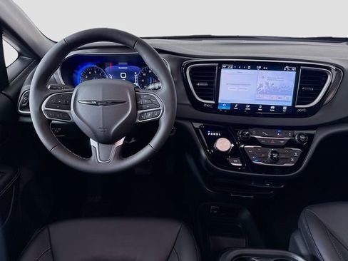 New 2026 Chrysler Voyager LX image 21