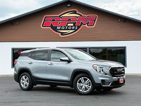Used 2023 GMC Terrain SLE w/ LPO, Floor Liner Package AWD/4WD image 2