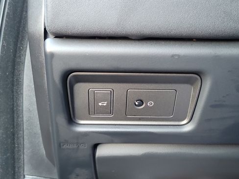 Used 2017 Land Rover Range Rover Evoque SE image 17