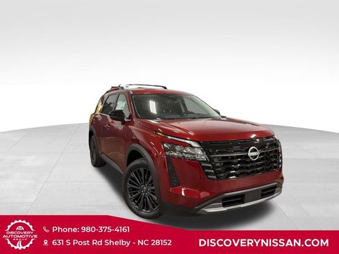 New 2026 Nissan Pathfinder SL w/ SL Premium Package AWD/4WD image 1