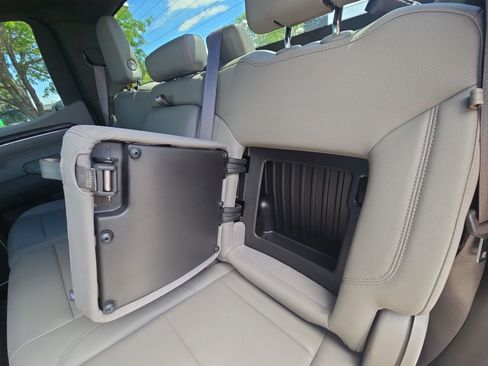 Used 2023 GMC Sierra 1500 SLT AWD/4WD image 17
