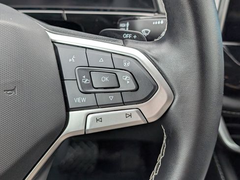 Used 2025 Volkswagen Atlas Cross Sport SE image 23