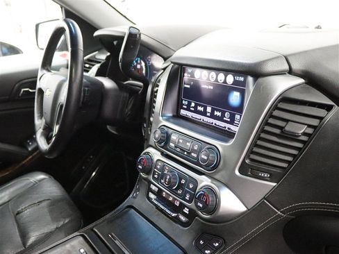 Used 2018 Chevrolet Tahoe Premier AWD/4WD image 32