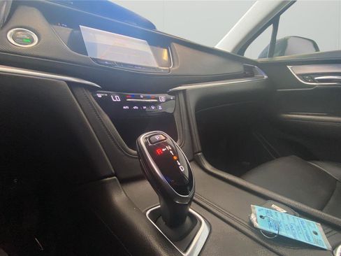 Used 2017 Cadillac XT5 Luxury w/ Driver Awareness Package AWD/4WD image 17