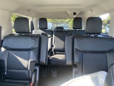 New 2025 Ford Expedition Max Platinum w/ Driver's Package image 27