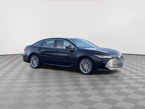 Used 2022 Toyota Avalon Limited image 2