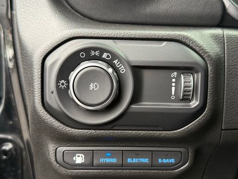 Used 2023 Jeep Wrangler Unlimited Sahara image 27