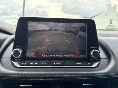 Used 2023 Nissan Rogue S AWD/4WD image 10