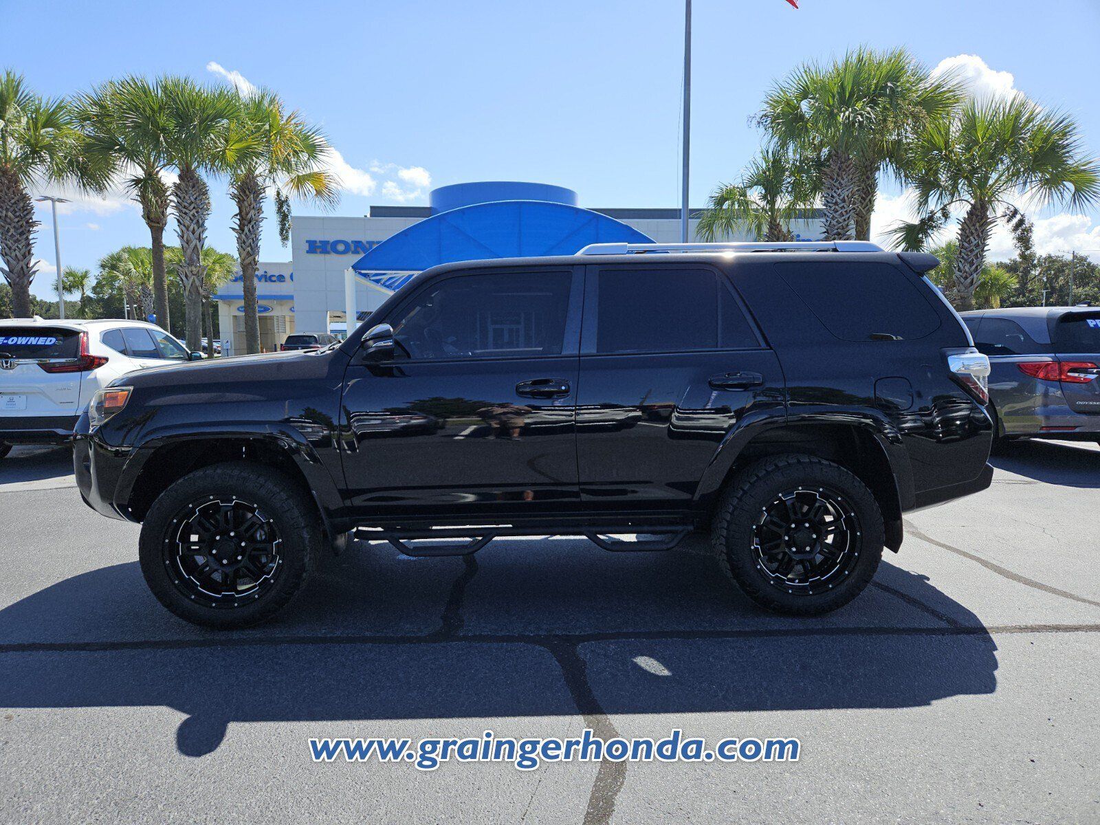 Used 2018 Toyota 4Runner SR5 Premium RWD image 2