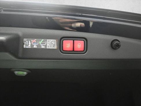 New 2026 Mercedes-Benz E 350 4MATIC Sedan image 25