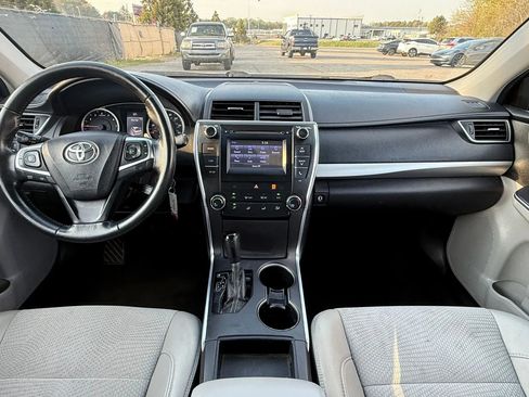 Used 2016 Toyota Camry SE image 3