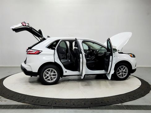 Used 2024 Ford Edge SEL image 18