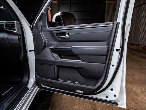 Used 2025 Toyota Sequoia Platinum image 37