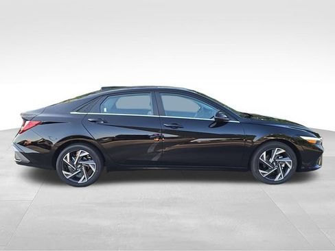 New 2026 Hyundai Elantra Limited FWD image 6