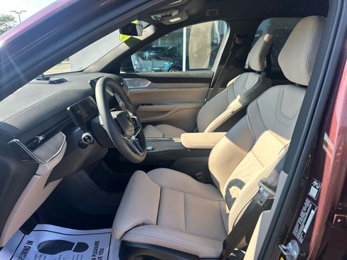 Used 2025 Volvo EX90 Ultra AWD/4WD image 11