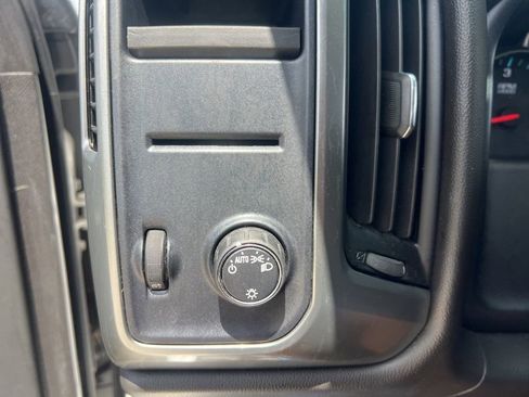 Used 2018 Chevrolet Silverado 1500 LT RWD image 46