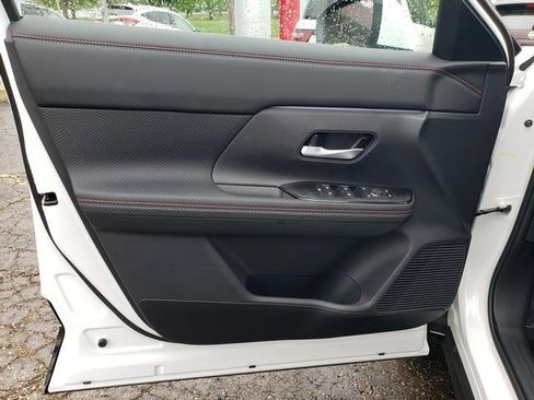 New 2025 Nissan Kicks SR image 12