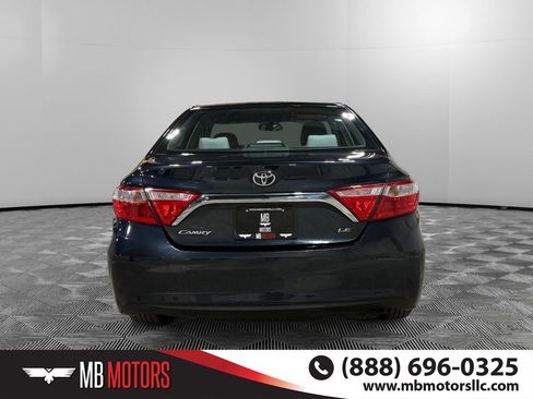 Used 2015 Toyota Camry LE image 4