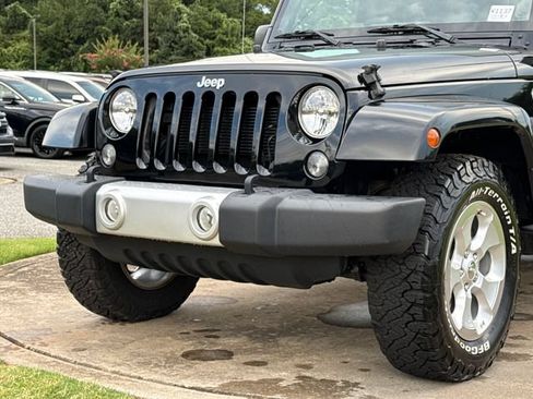 Used 2015 Jeep Wrangler Unlimited Sahara w/ Connectivity Group AWD/4WD image 10