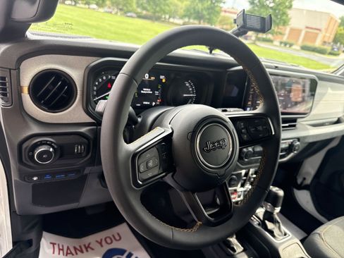 Used 2024 Jeep Wrangler Unlimited AWD/4WD image 15
