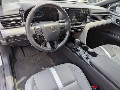 Used 2025 Toyota Camry SE FWD image 13