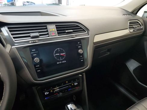 Used 2022 Volkswagen Tiguan SE AWD/4WD image 28