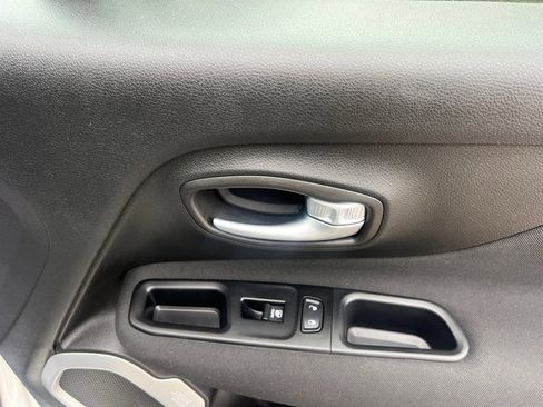 Used 2020 Jeep Renegade Latitude w/ Cold Weather Group image 26
