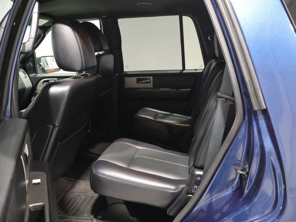 Used 2017 Ford Expedition XLT w/ Equipment Group 202A AWD/4WD image 23