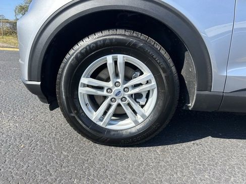 Used 2023 Ford Explorer XLT w/ Equipment Group 202A image 9