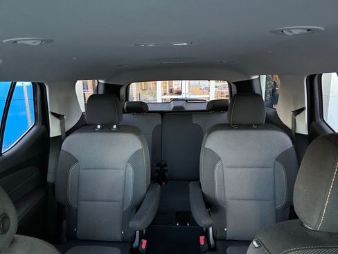 Used 2021 Chevrolet Traverse LT image 27