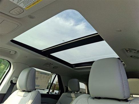 New 2025 Ford Explorer Active w/ Active Comfort Package image 10