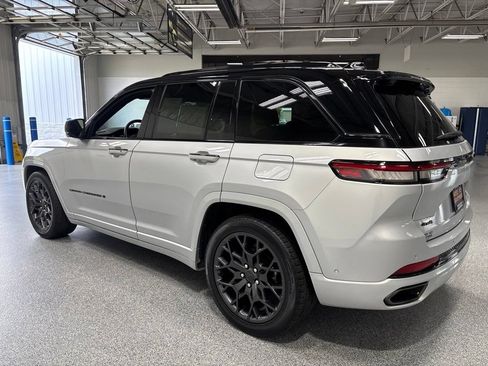 Used 2025 Jeep Grand Cherokee Summit AWD/4WD image 5