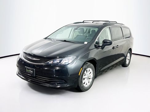 Used 2019 Chrysler Pacifica LX w/ Tire & Wheel Group FWD image 3