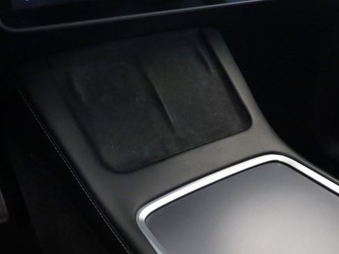 Used 2022 Tesla Model Y Long Range image 22