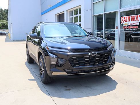 New 2026 Chevrolet Trax ACTIV w/ Driver Confidence Package FWD image 2