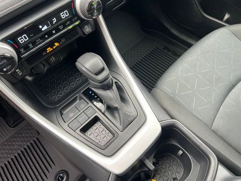 Used 2025 Toyota RAV4 XLE image 20