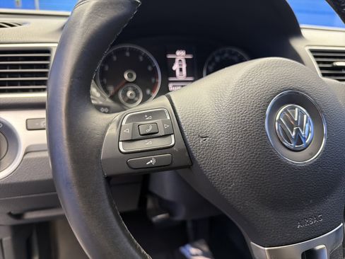 Used 2013 Volkswagen Passat 2.5 SE image 16