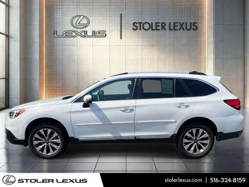Used 2017 Subaru Outback 2.5i Touring AWD/4WD image 5