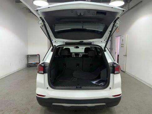 Used 2023 Chevrolet Equinox Premier image 8